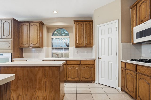 2910 Saint Vincent Drive, Mansfield, TX 76063