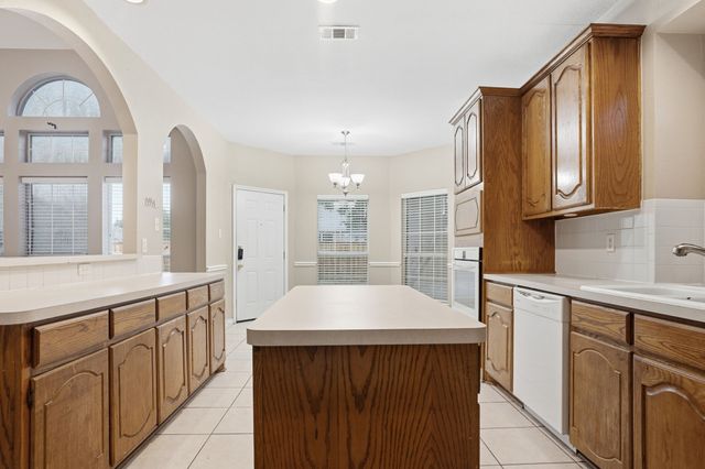 2910 Saint Vincent Drive, Mansfield, TX 76063