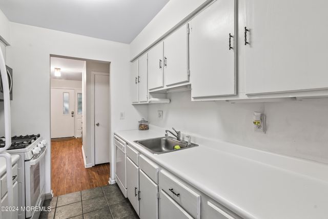 110 Bowne Court, Matawan, NJ 07747