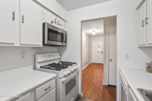 110 Bowne Court, Matawan, NJ 07747