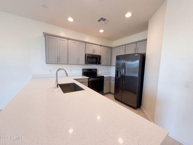 4018 E PONY Lane 105, Gilbert, AZ 85295