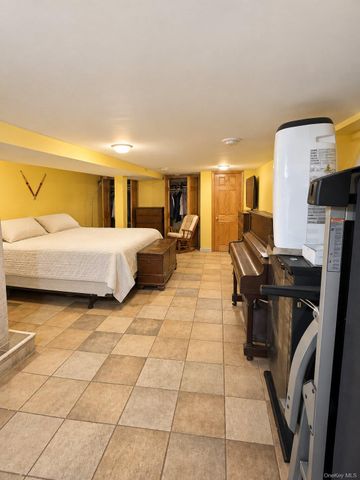 135-16 Kew Gardens Road, Richmond Hill, NY 11418
