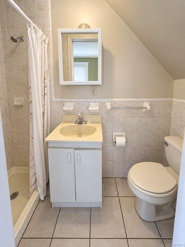 135-16 Kew Gardens Road, Richmond Hill, NY 11418