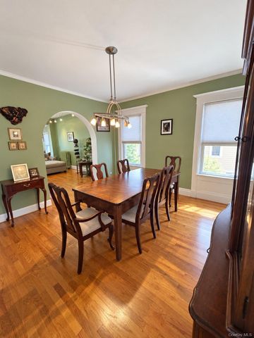 135-16 Kew Gardens Road, Richmond Hill, NY 11418