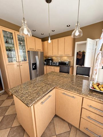 135-16 Kew Gardens Road, Richmond Hill, NY 11418