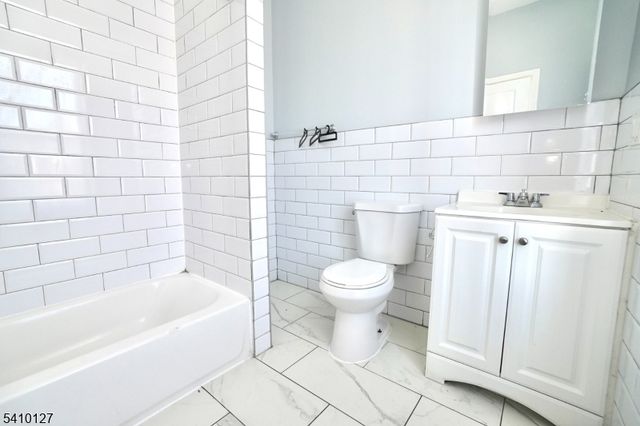 233 Bayview Ave, Jersey City, NJ 07305