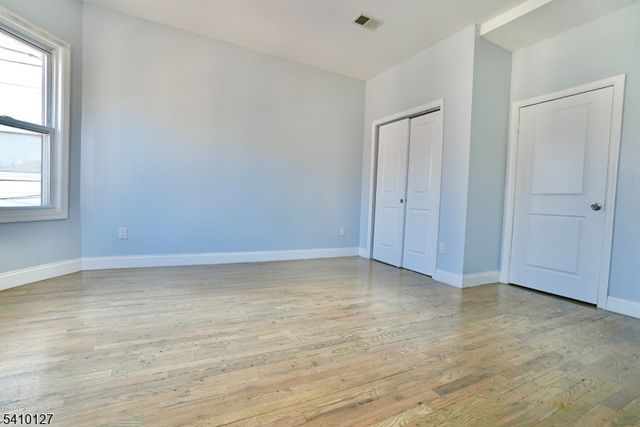 233 Bayview Ave, Jersey City, NJ 07305