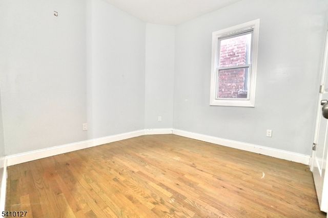 233 Bayview Ave, Jersey City, NJ 07305