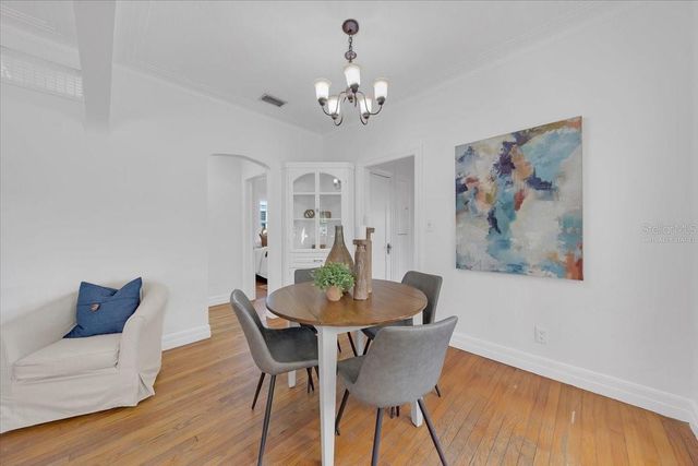 943 QUEEN STREET N, St Petersburg, FL 33713