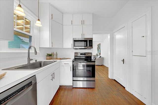 943 QUEEN STREET N, St Petersburg, FL 33713