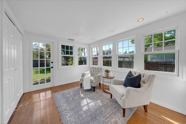 943 QUEEN STREET N, St Petersburg, FL 33713