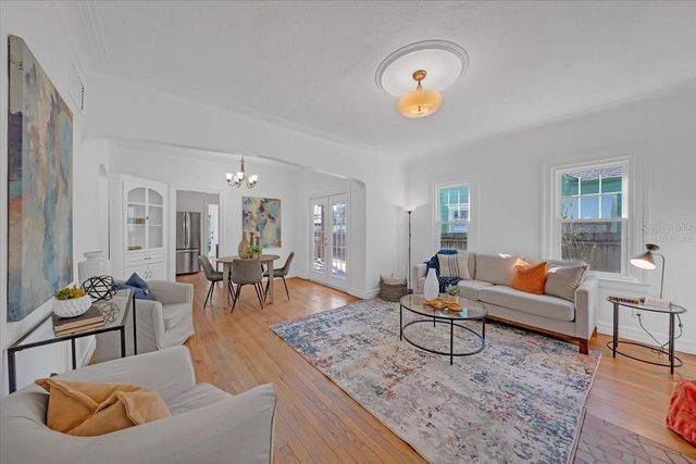 943 QUEEN STREET N, St Petersburg, FL 33713