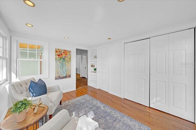 943 QUEEN STREET N, St Petersburg, FL 33713