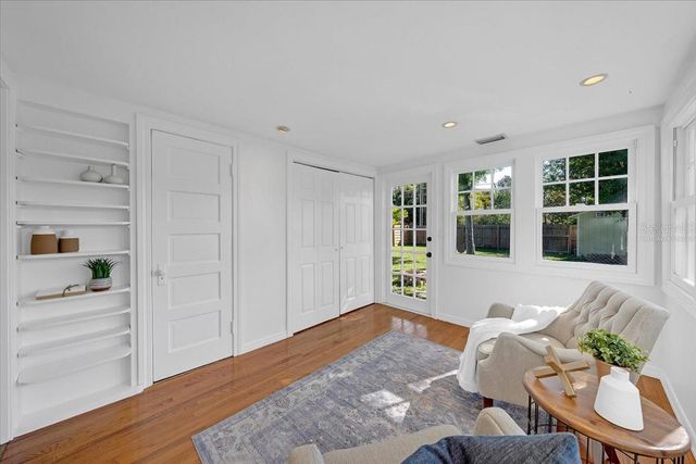 943 QUEEN STREET N, St Petersburg, FL 33713