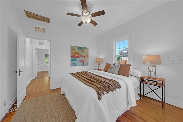 943 QUEEN STREET N, St Petersburg, FL 33713