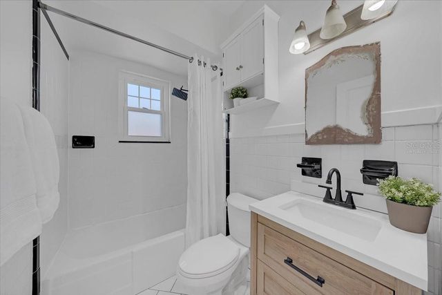 943 QUEEN STREET N, St Petersburg, FL 33713