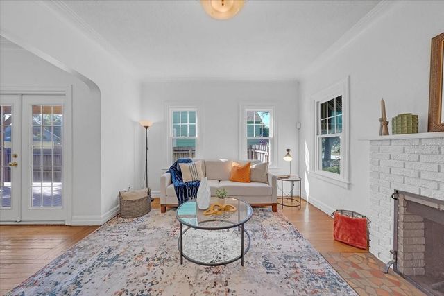 943 QUEEN STREET N, St Petersburg, FL 33713