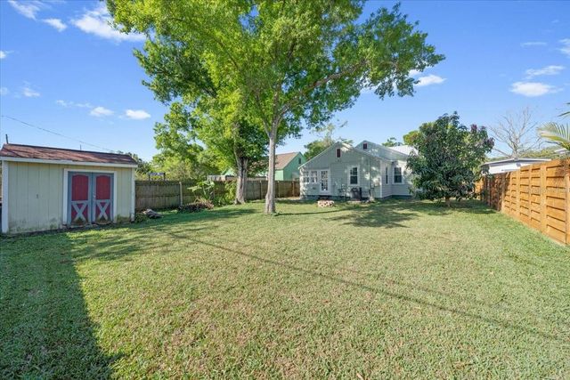 943 QUEEN STREET N, St Petersburg, FL 33713