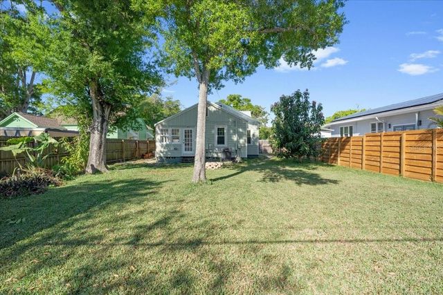 943 QUEEN STREET N, St Petersburg, FL 33713