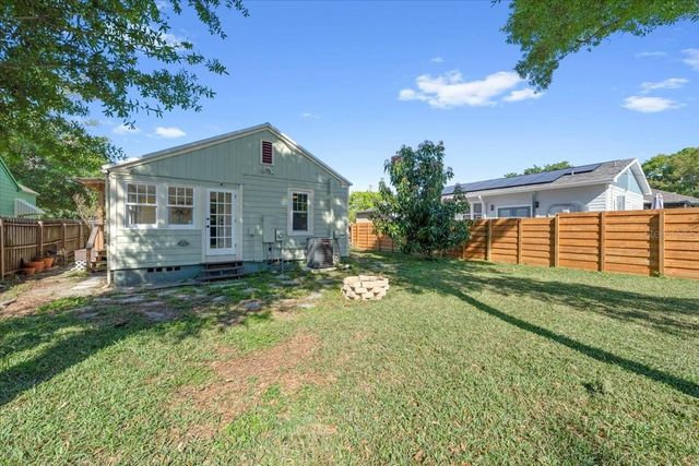 943 QUEEN STREET N, St Petersburg, FL 33713