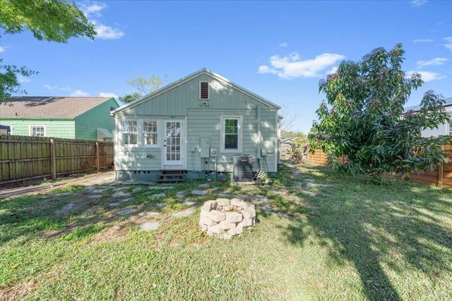 943 QUEEN STREET N, St Petersburg, FL 33713