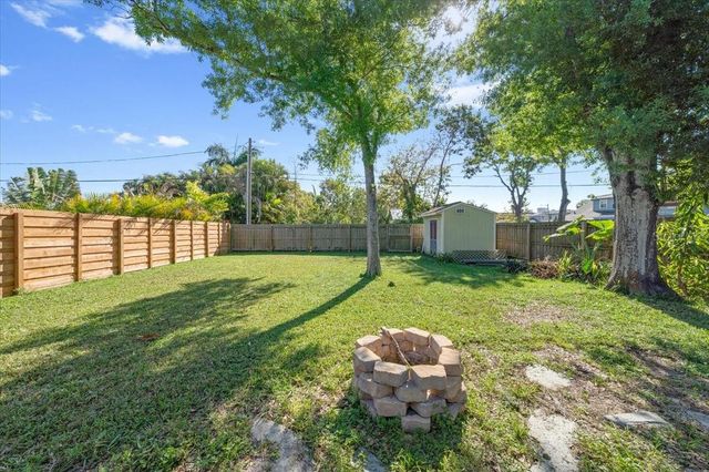 943 QUEEN STREET N, St Petersburg, FL 33713