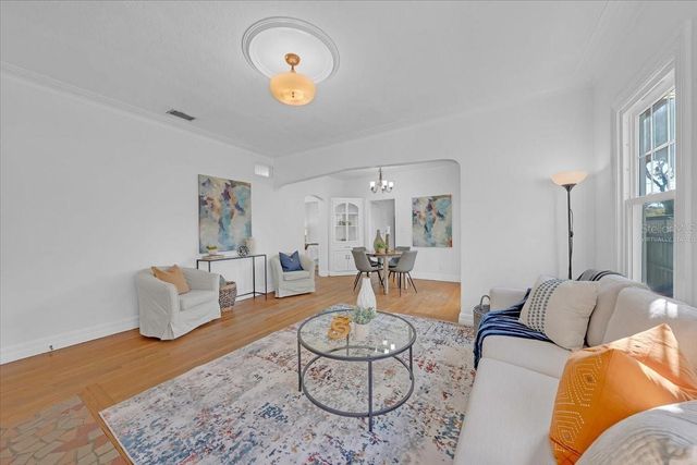 943 QUEEN STREET N, St Petersburg, FL 33713