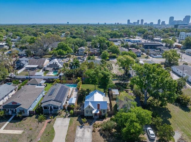 943 QUEEN STREET N, St Petersburg, FL 33713