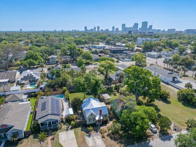 943 QUEEN STREET N, St Petersburg, FL 33713