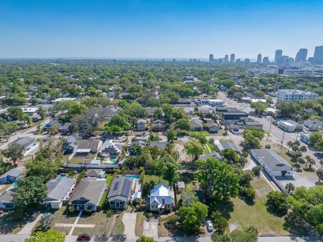 943 QUEEN STREET N, St Petersburg, FL 33713