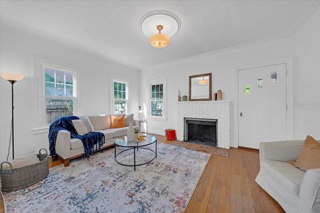 943 QUEEN STREET N, St Petersburg, FL 33713