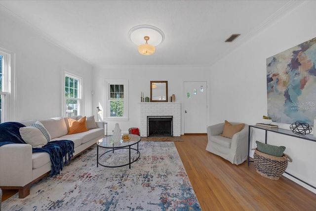 943 QUEEN STREET N, St Petersburg, FL 33713