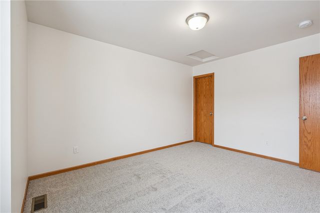 70 Jefferson Lane, North Liberty, IA 52317