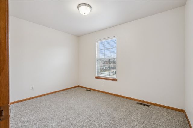 70 Jefferson Lane, North Liberty, IA 52317