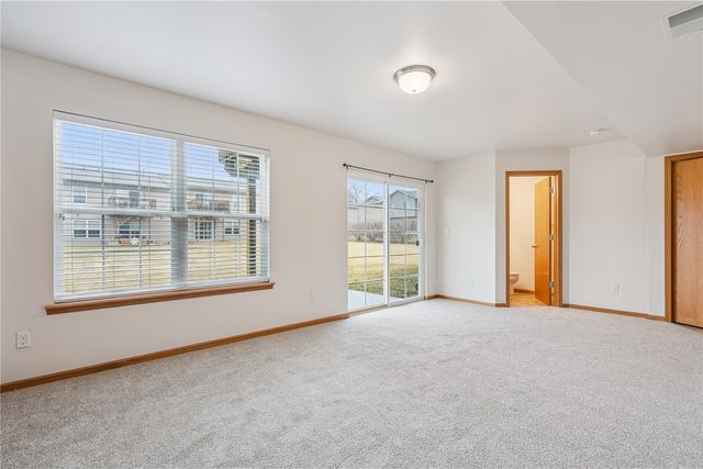 70 Jefferson Lane, North Liberty, IA 52317