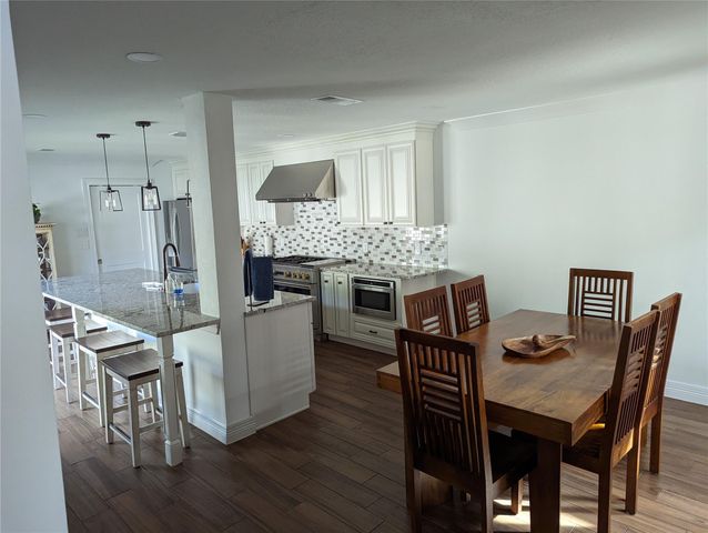 2621 Country Club Boulevard, Sugar Land, TX 77478
