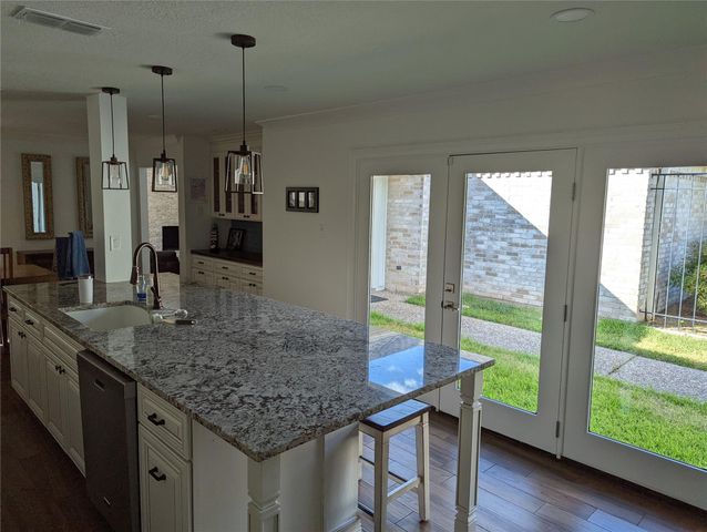 2621 Country Club Boulevard, Sugar Land, TX 77478