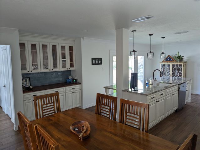 2621 Country Club Boulevard, Sugar Land, TX 77478