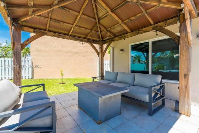 18168 SW 3rd St, Pembroke Pines, FL 33029