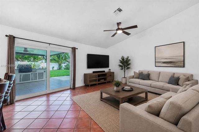 18168 SW 3rd St, Pembroke Pines, FL 33029