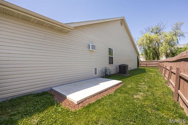10926 Kentfield Drive, Lebanon, IL 62254