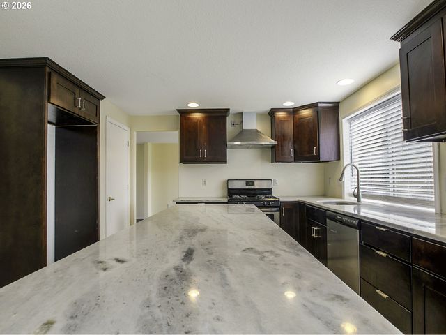 19707 Se 42ND St, Camas, WA 98607