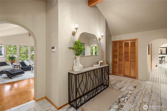 16409 NE 43rd Ct, Redmond, WA 98052