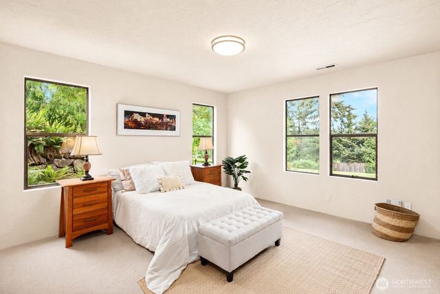 16409 NE 43rd Ct, Redmond, WA 98052