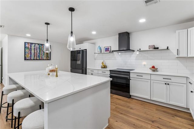 6100 W 88th Street, Overland Park, KS 66207