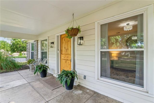 6100 W 88th Street, Overland Park, KS 66207