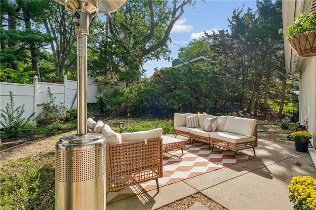 6100 W 88th Street, Overland Park, KS 66207