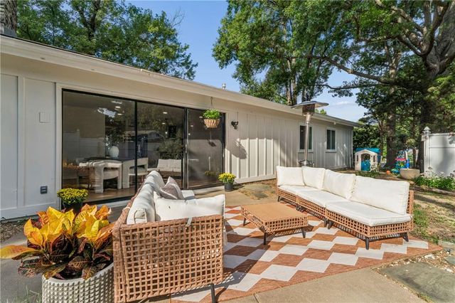 6100 W 88th Street, Overland Park, KS 66207