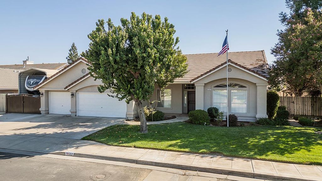 522 W Jordan Avenue, Clovis, CA 93611