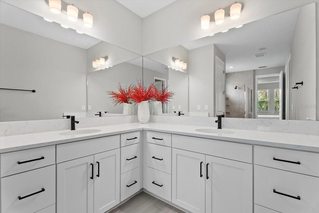 Image 20 of property listing at 17668 SAVORY MIST CIRCLE, Bradenton, FL 34211